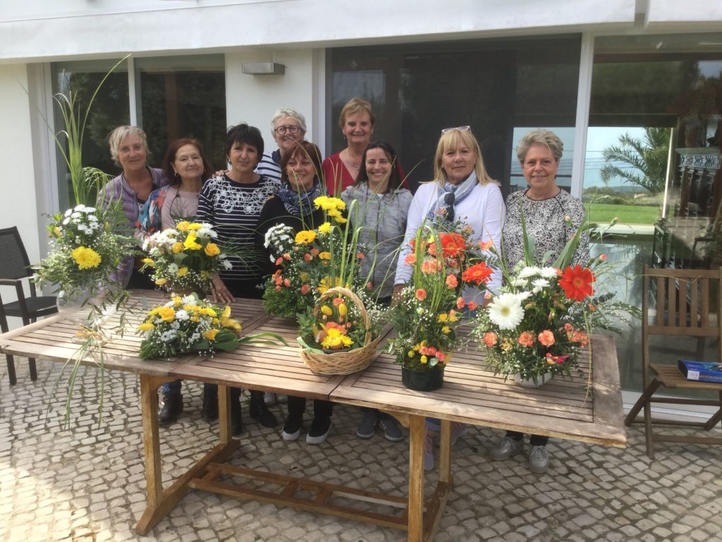 Franc succès pour le nouvel atelier floral de ce jeudi 11 avril ...et résultat vraiment bluffant . À l’avis général...à refaire...!